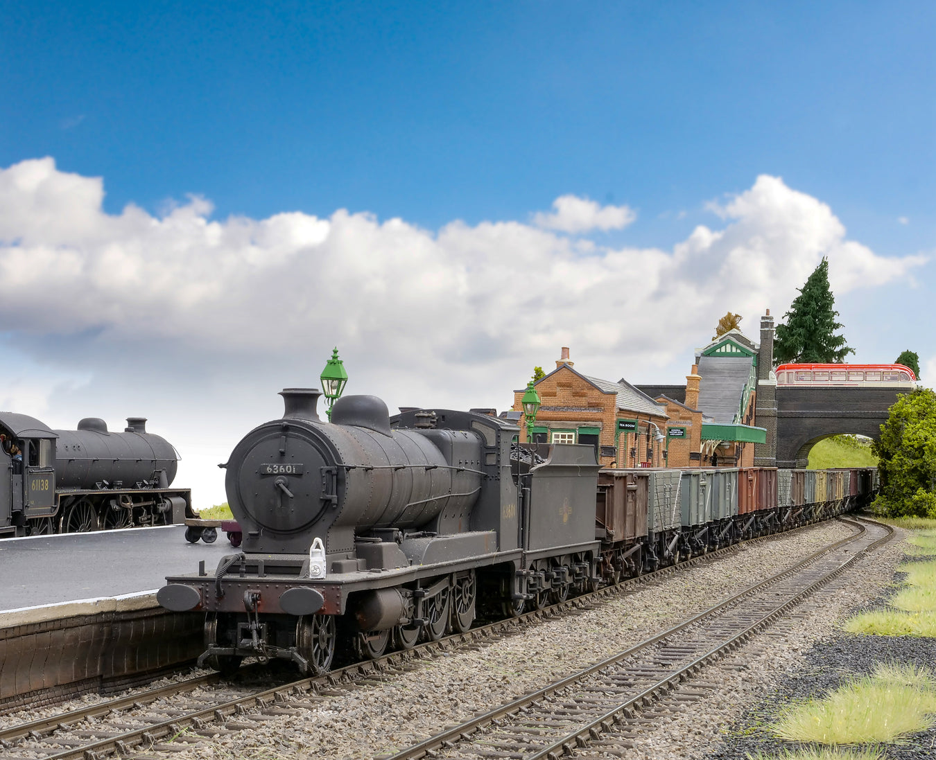 A Bachmann Robinson O4 2-8-0 passes through Quorn Magna featuring a weathered finish.