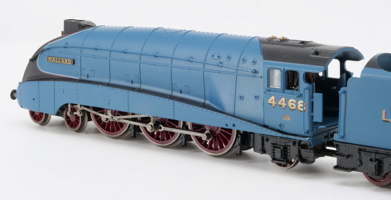 LNER A4 4-6-2 4468 Mallard - Era 3