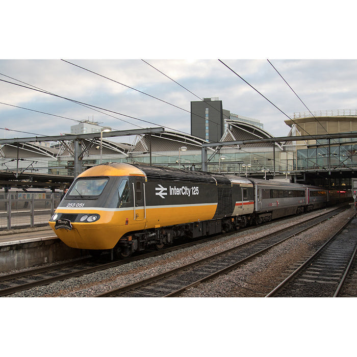 Hornby CrossCountry HST Limited-Edition Train Pack DCC Ready
