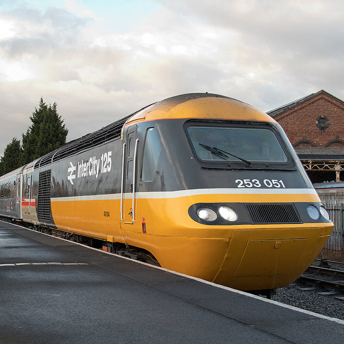 Hornby CrossCountry HST Limited-Edition Train Pack DCC Ready