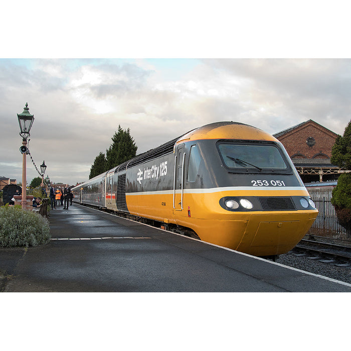 Hornby CrossCountry HST Limited-Edition Train Pack with TXS