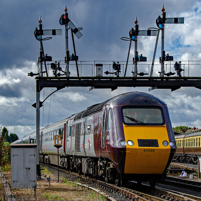 Hornby CrossCountry HST Limited-Edition Train Pack with TXS