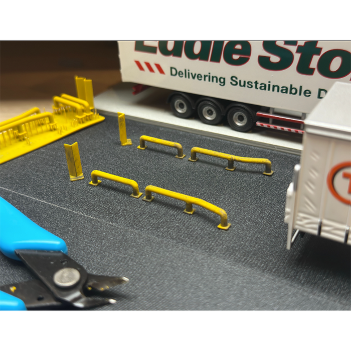 Rusty Rails OO Gauge Loading Bay Pack