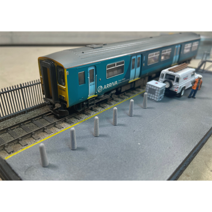 Rusty Rails OO Gauge Bollards 12 pack