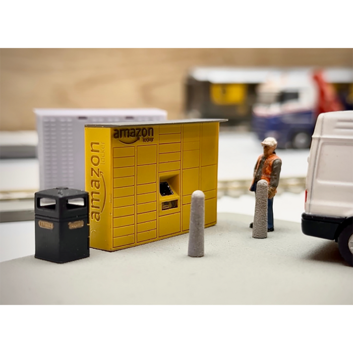 Rusty Rails OO Gauge Amazon Locker