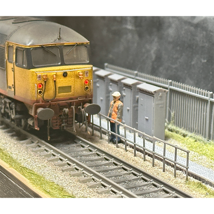 Rusty Rails OO Gauge Safety Fencing 12 pack