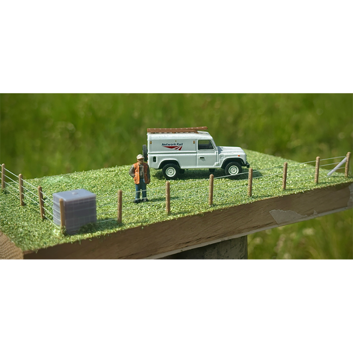 Rusty Rails OO Gauge Wire Fence Poles
