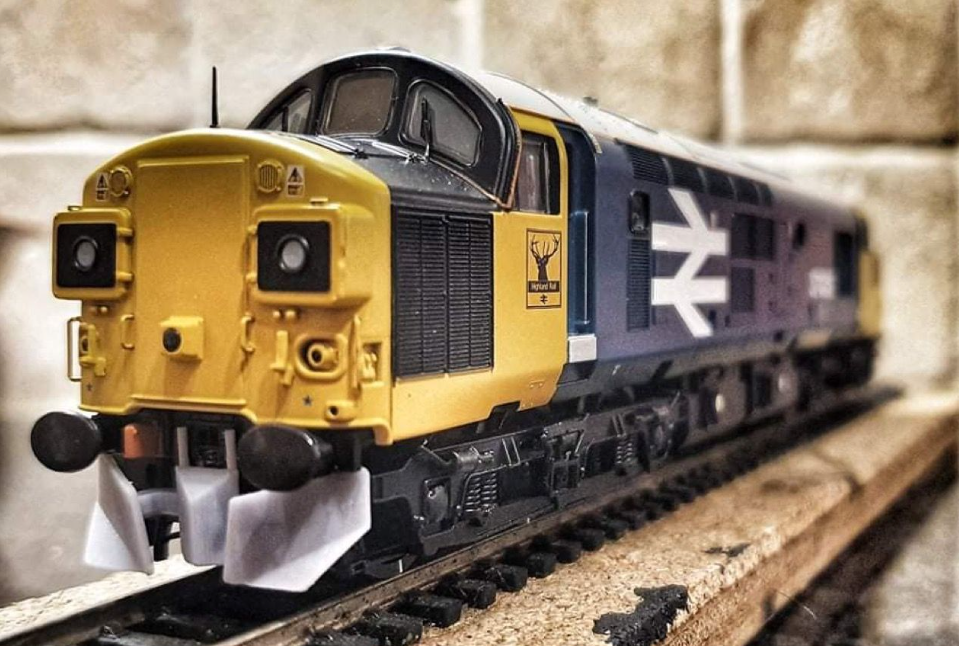 Rusty Rails OO Gauge Class 37 Ploughs