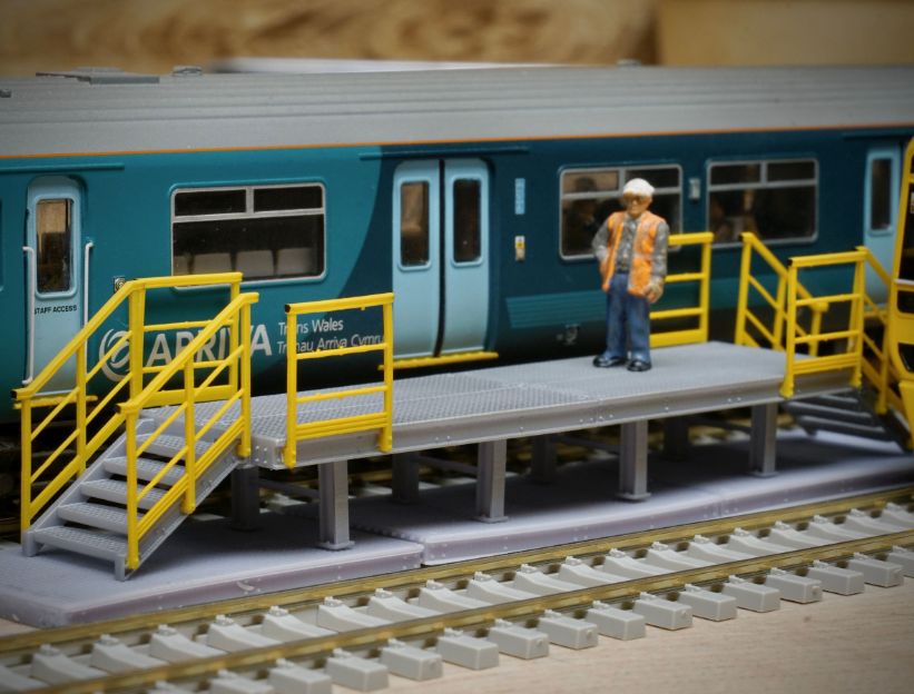 Rusty Rails OO Gauge Access Platform Pro